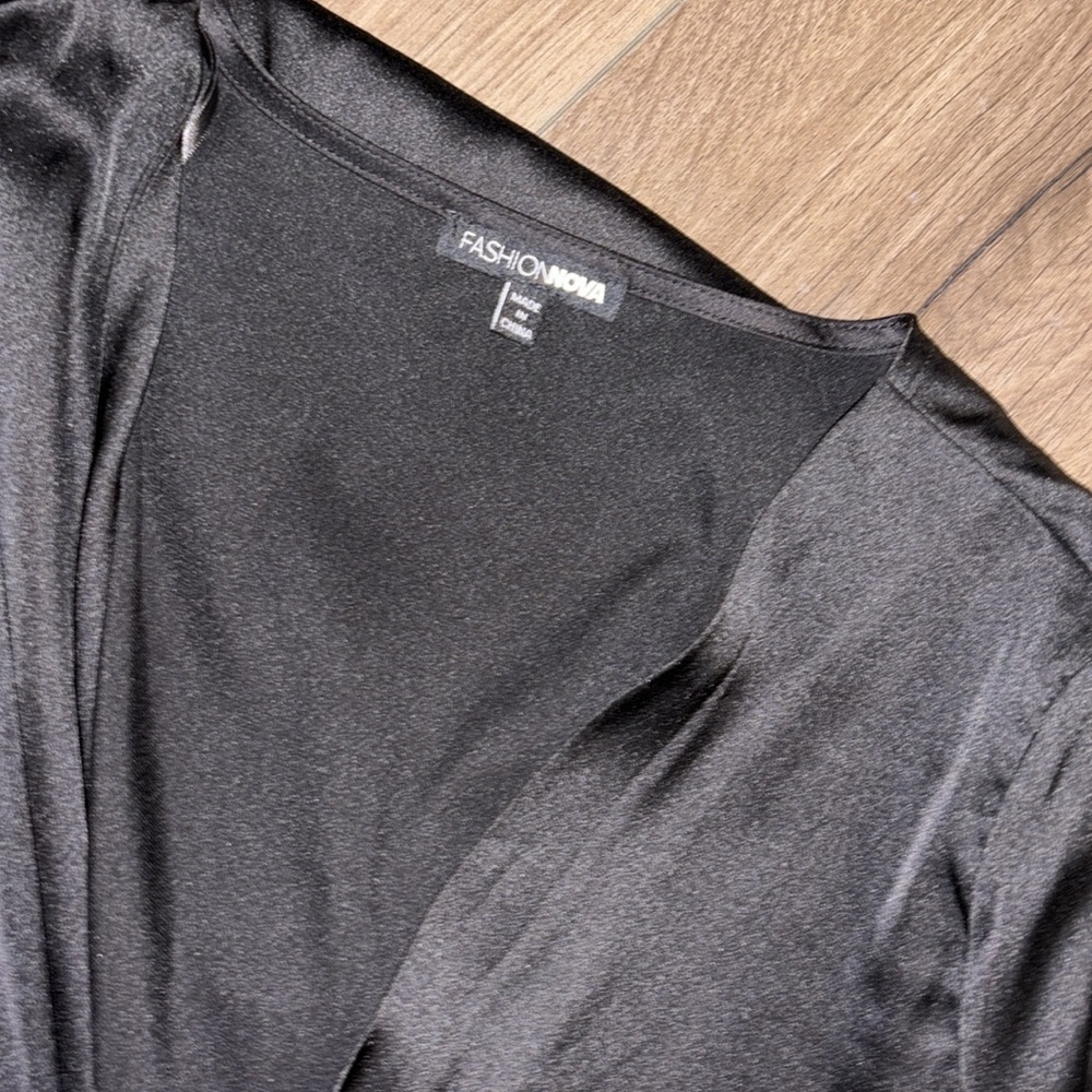 New knot twist black satin dress fashion nova large - Picture 11 of 11